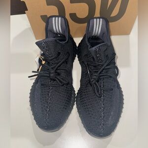 New Yeezy adidas 350 v2 boost onyx Yeezys men’s 11.5 shoes
